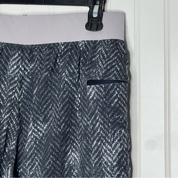 Lululemon T.H.E. Linerless Short 9" in Bleached Herringbone Multi Size Medium - Picture 6 of 14